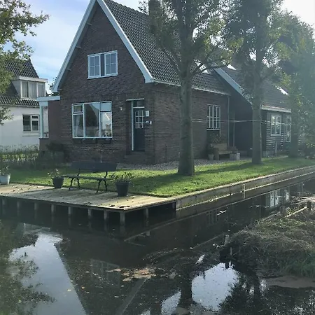 Oda ve Kahvaltı Idyllic Farmhouse Landsmeer