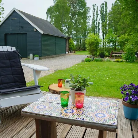 Oda ve Kahvaltı Idyllic Farmhouse Landsmeer